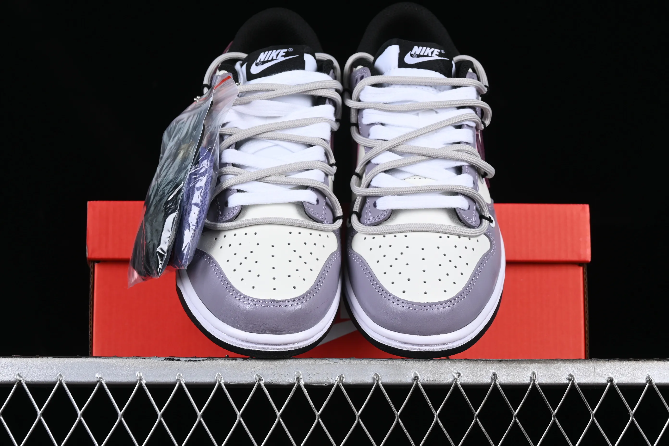 All Categories Nk SB Dunk Series Nk SB Dunk Low Low-top Sneakers Nk SB Dunk Low Panda Prank Tie-Dye Raspberry Printed Purple SB Strap Low-top Casual Sneakers DH9765-002